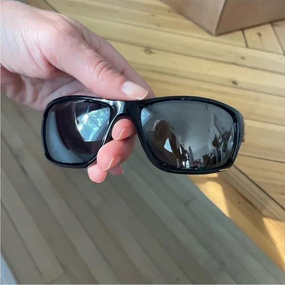 OAKLEYCanteen Men's Polarized Black
Wrap Sunglasses. Used.
009225-01-60 - Picture 2 of 12